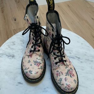 Dr. Marten’s light pink flower boots size 8